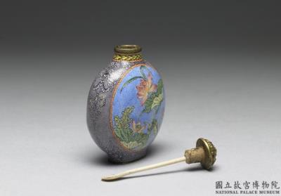 图片[3]-Copper-body painted enamel snuff bottle with peony and lotus panel designs and a purple background, Qing dynasty, Yongzheng reign (1723-1735)-China Archive